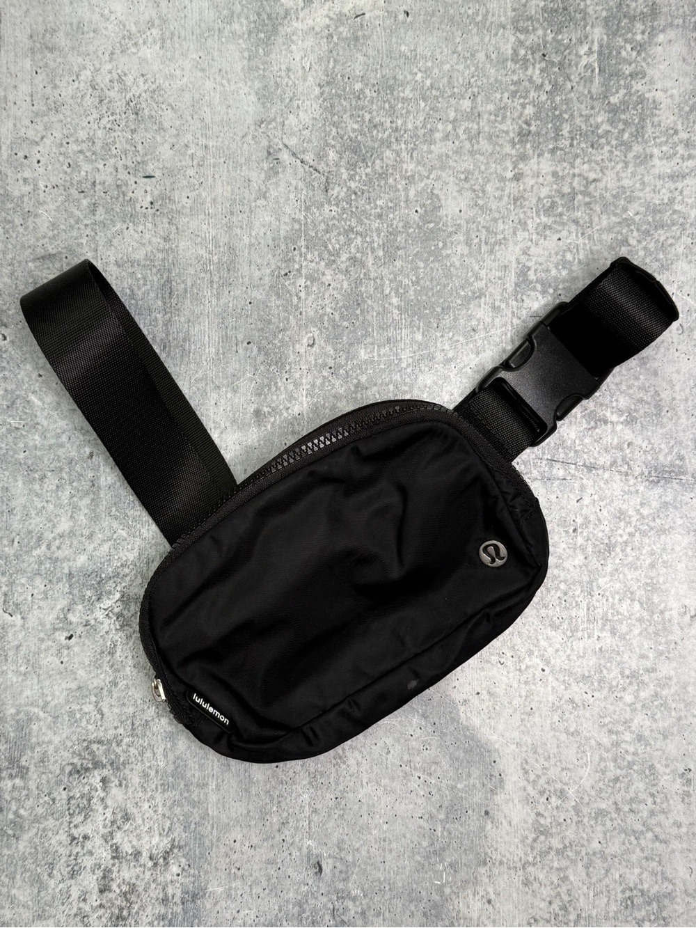 Luluemon Everywhere Belt Bag 1L Black/Black